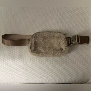 Lululemon Everywhere Fleece Belt Bag 1L